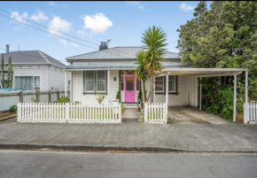 Cottage vibes in Petone, close to beach and shops
